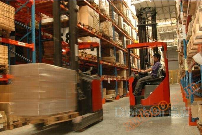 仓库管理现场